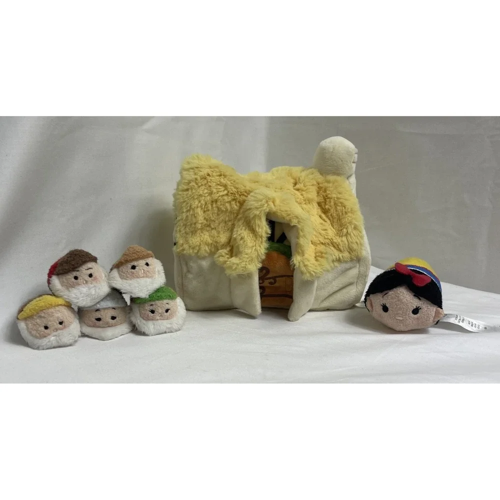 Disney Parks Tsum Tsum Snow White & The Seven Dwarfs Cottage Plush 5‎ Only READ